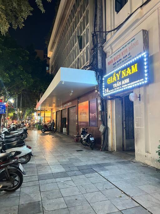 Terra - Big Balcony With Elevator - 150m To Hoan Kiem Appartement